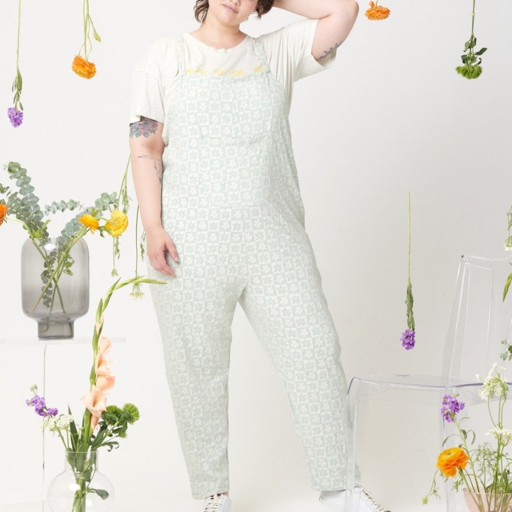 Know Supply - RHYTHM ADJUSTABLE OVERALL - MINT FLORAL - XL - 2x